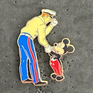 DISNEY PIN MICKEY MOUSE THANKING SHAKING HANDS WITH MARINE Mickey Says Thanks